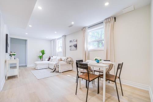 Steeles Villa | nest in orchard-main unit room