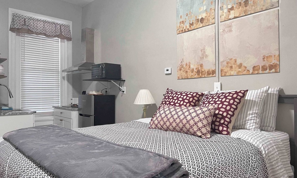 Fan District Apartment | Nest & Rest/Free Parking/Museum/City Access