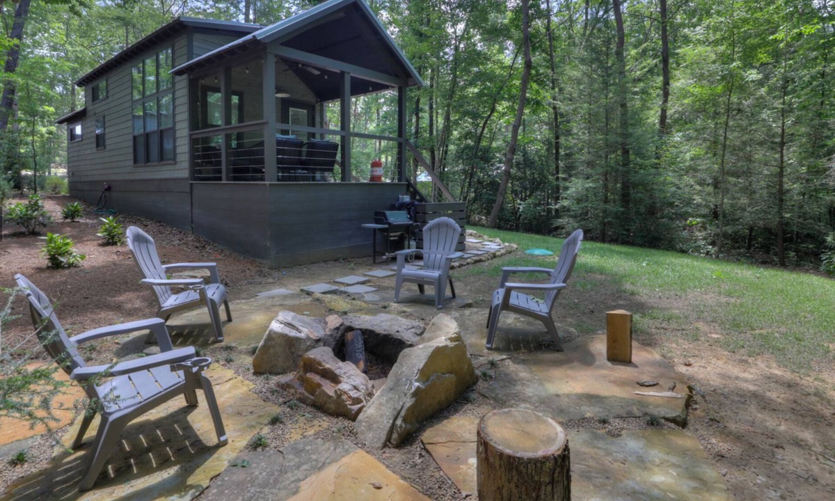 Monteagle House | Nesthaven: A cozy boho-chic tiny home with a deck, fire pit, & nearby waterfall