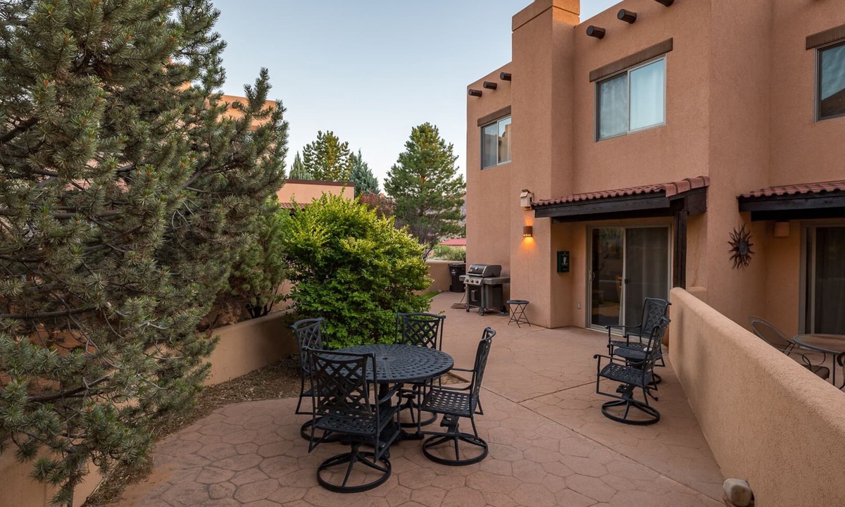Moab South Valley House | Nestled in the Rocks | Close to Golf Course & Town