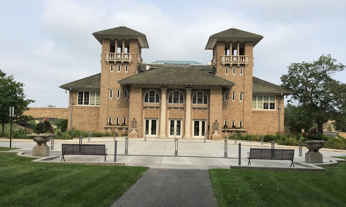 Miller Beach House | Nestled just behind Marquette Park. 5 minute walk to beach.