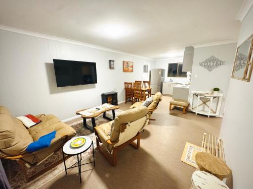 Stanthorpe House | Nestled next door