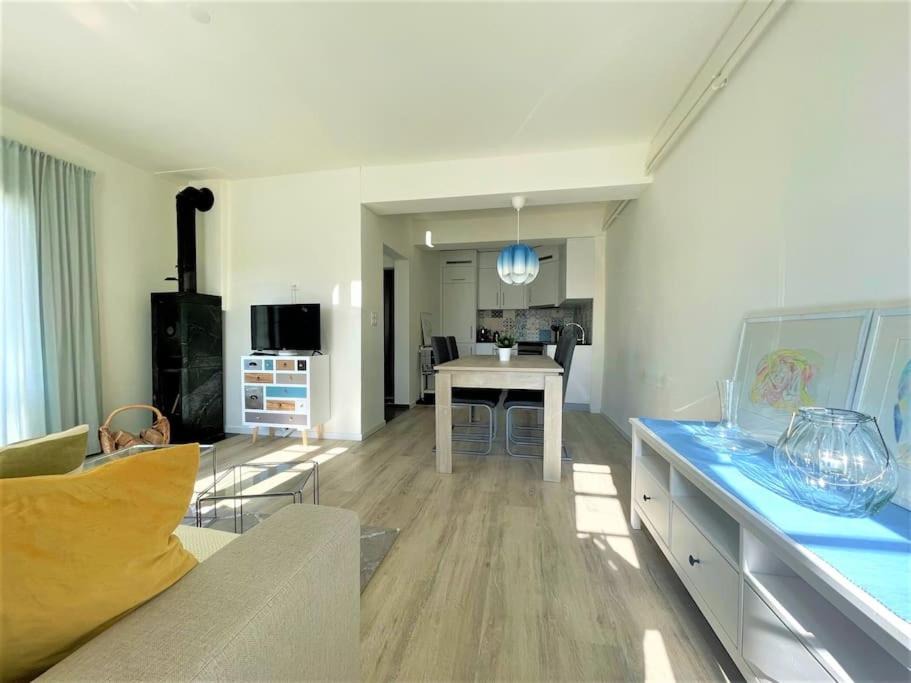 Pfaffikon District Apartment | Neue, helle Wohnung auf einem Landgut nähe Schloss