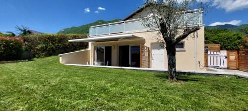 Cruet Apartment | Neuf, indépendant avec terrasse et vue montagnes !