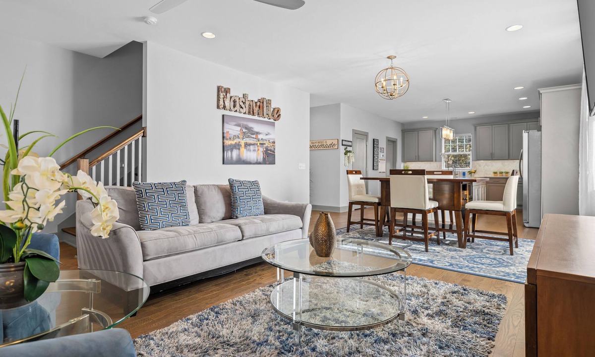 Historic Waverly House | NEW! 10 min to Broadway! Welcome to Waverly Whimsy