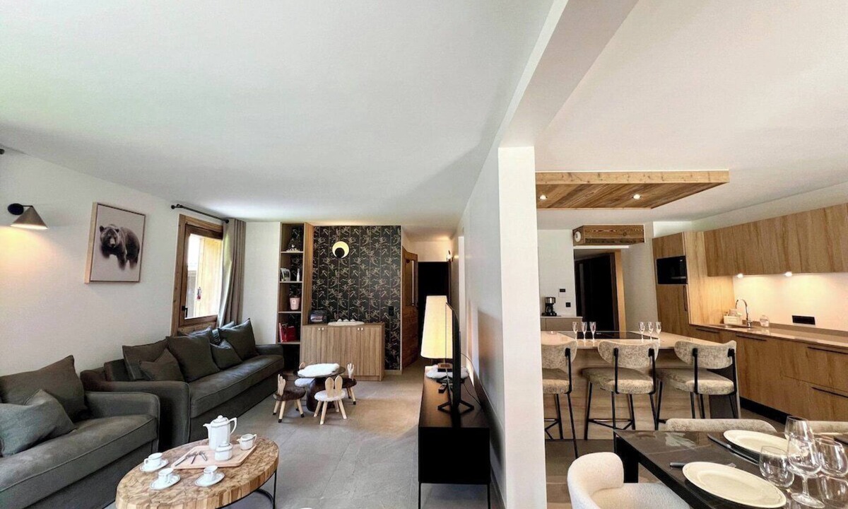 Le Praz de Lys Apartment | New 10p Apt | Ski-in/out & Central