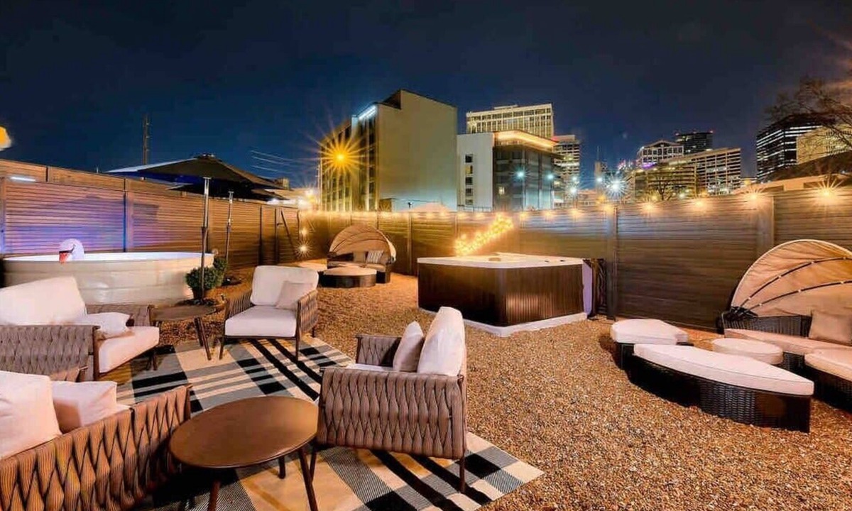 North Capitol House | New-14 Beds! Walk to broadway|Private Hot Tub/Pool