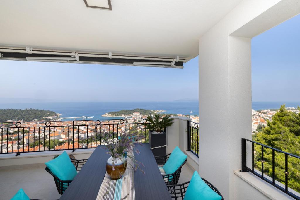 Moca Apartment | New -150m2 Penthouse With Shared Pool - Villa Smaragd