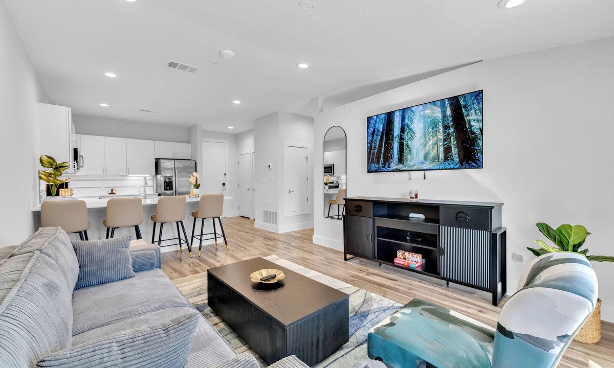 Oak Lawn Apartment | New 1BR at Heart of Oaklawn Near Uptown Med District-EV Charger
