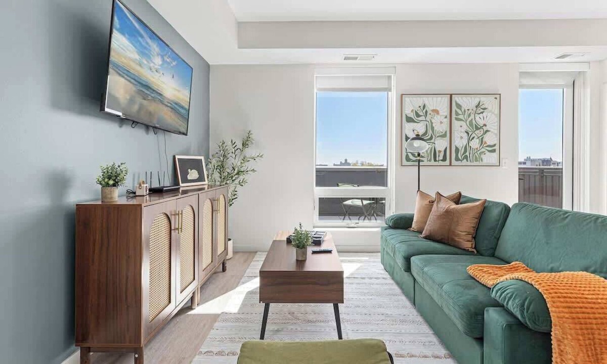 Lyn-Lake Apartment | New 1BR | Gym, Rooftop Lounge
