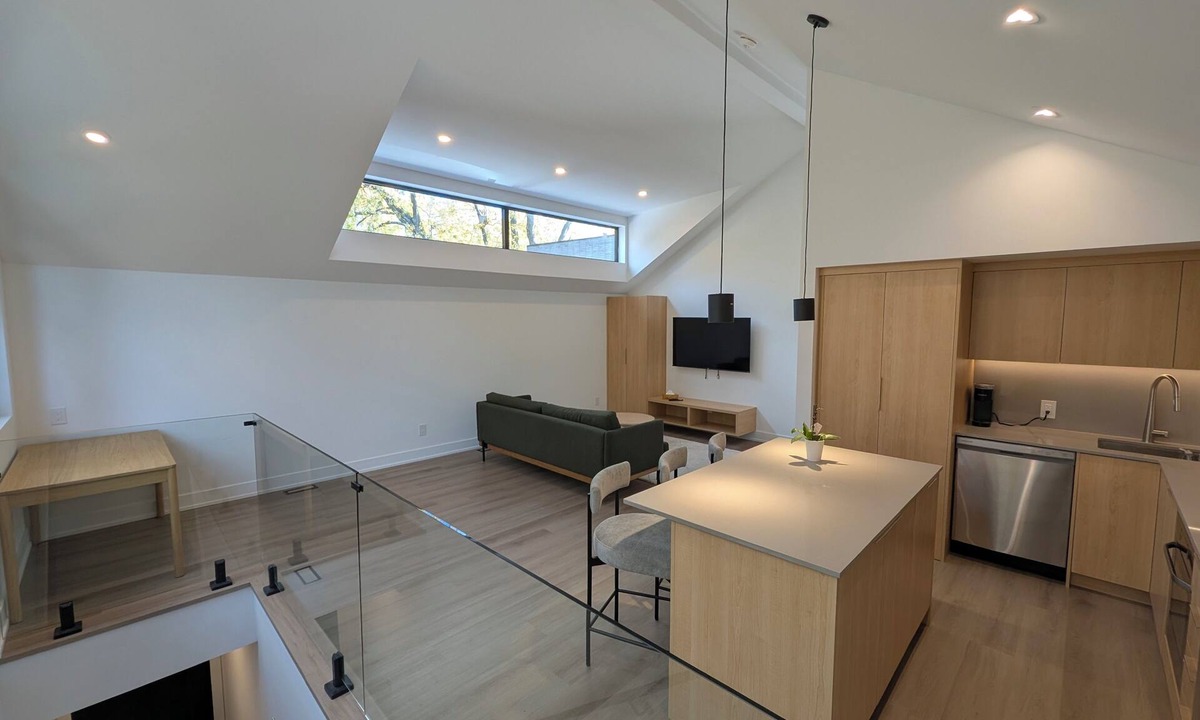 Markham Apartment | New 2-Bedroom Executive Loft Suite