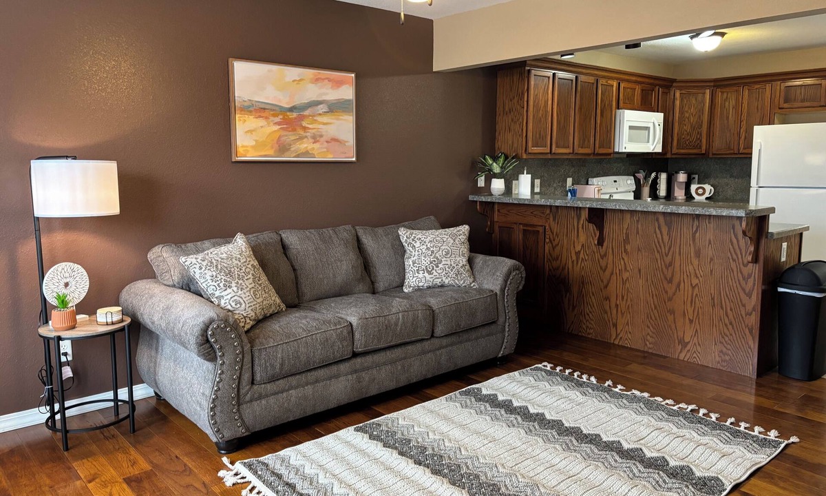 West Plains House | New 2 bedroom home near Downtown