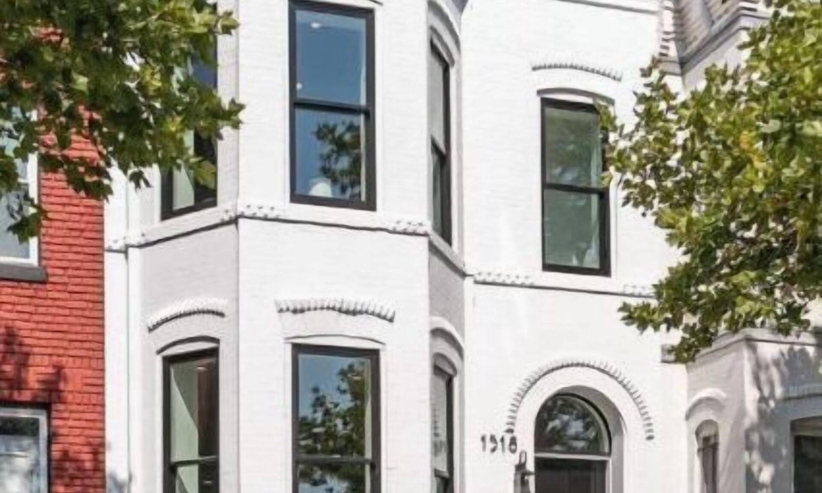 Logan Circle Apartment | New 2 BR APT: amazing location, spotless, free private parking.