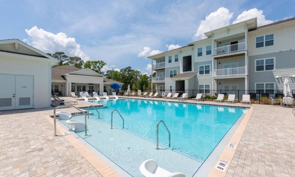 Orange Park Apartment | *NEW* 2 BR Getaway w/Pool & Gym