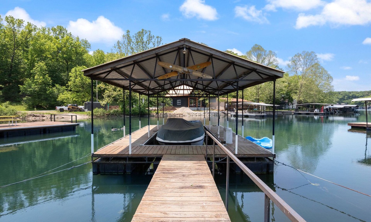 Rocky Mount House | New! 2 Homes-firepit, Hot Tub, Huge Yard and Dock
