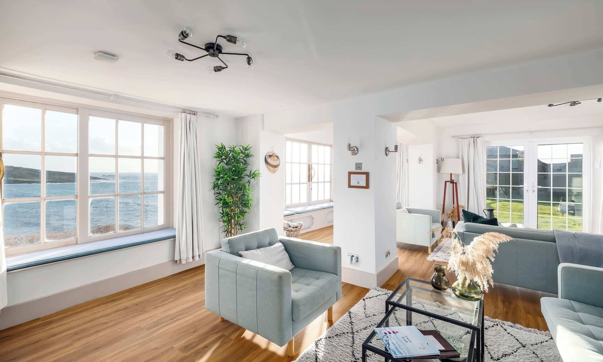 Plymouth House | NEW 2023 Beach House in Devon - Sleeps 10