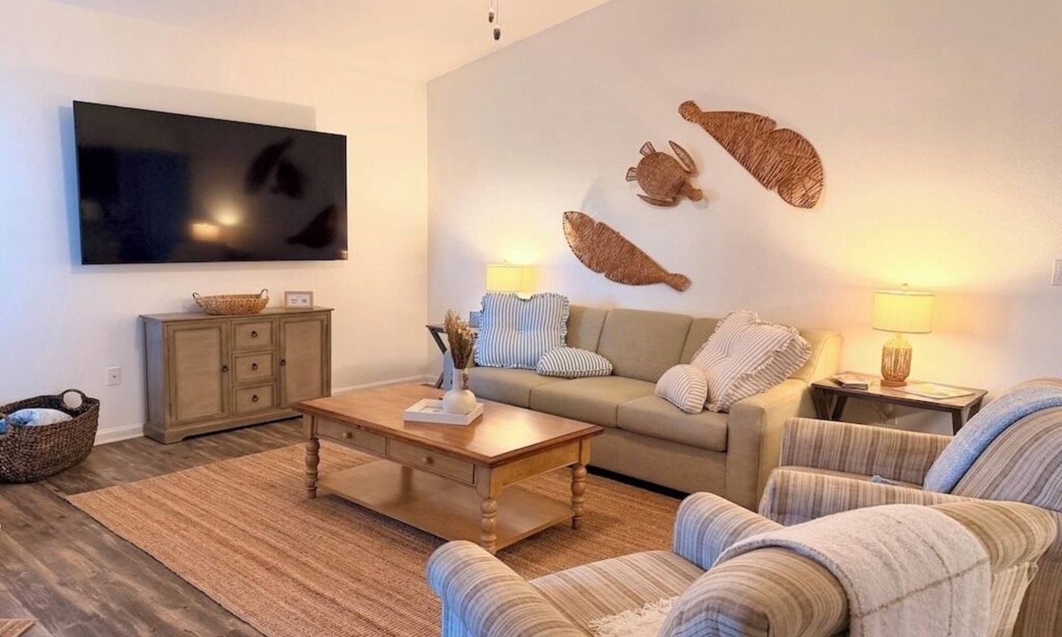 Clearwater Apartment | NEW 2026 Avalon Gated Community Parking Pool Close to Beach Fast Wifi