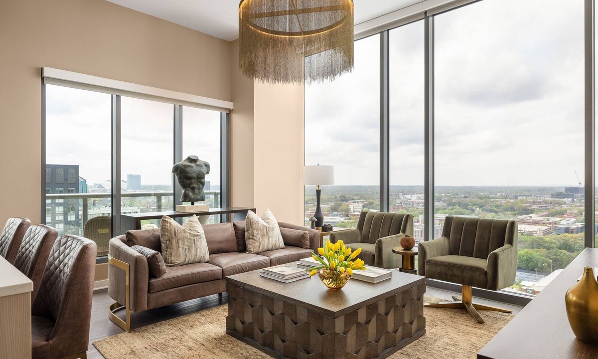 Midtown Apartment | *New* 26th Floor Corner - Goldfinger by ALR