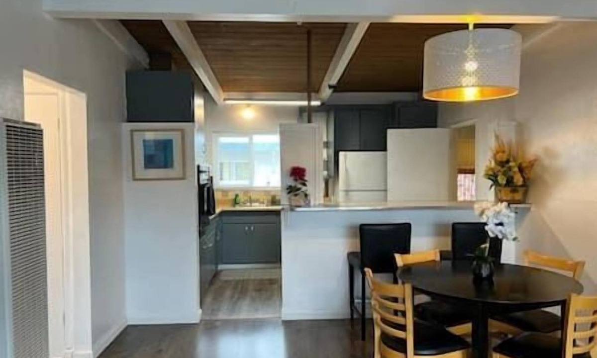 Richmond Annex Apartment | New 2BR w/Free Parking & Laundry