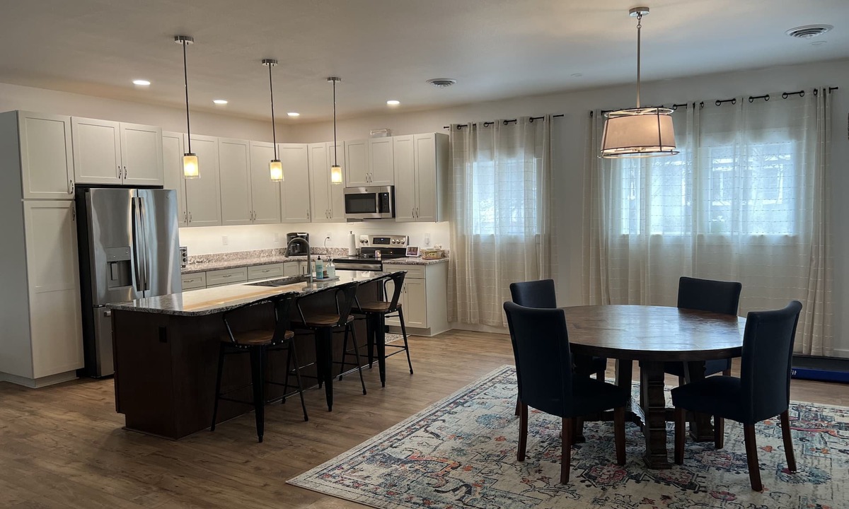 Harvard House | New 3 bdrm home! quiet, single level with open floor plan. 10 min. from Moscow.