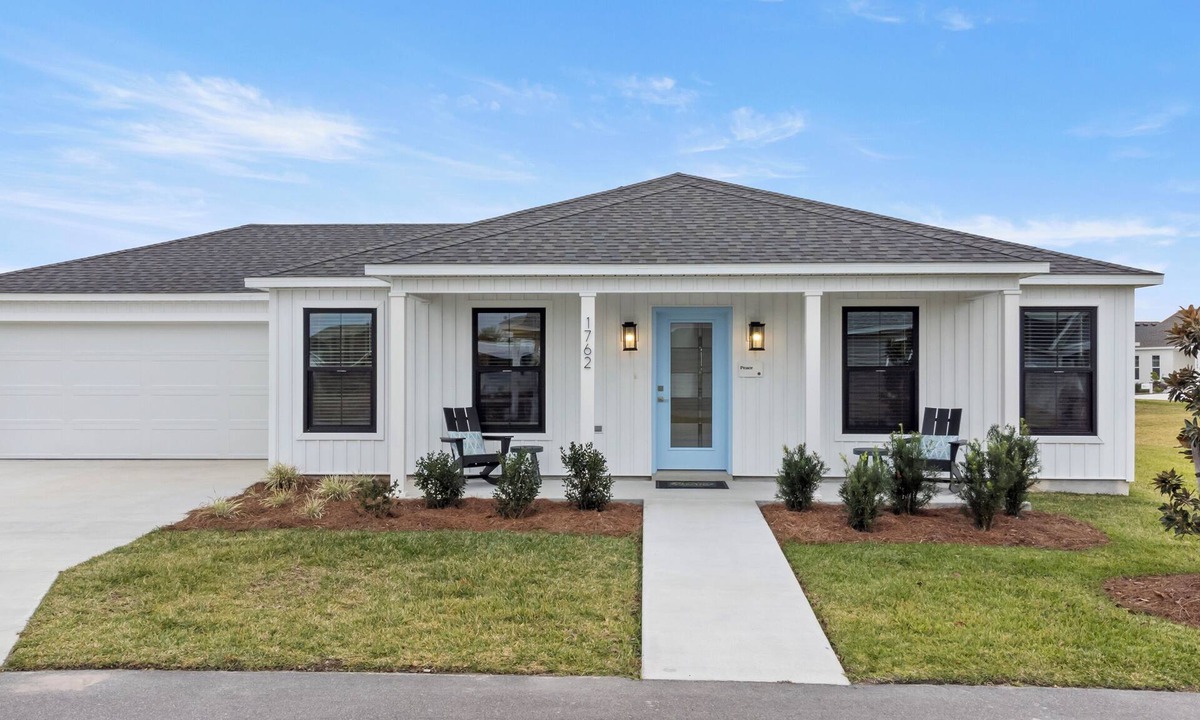 Wildwood Cottage | NEW 3 bedroom cottage home in The Villages minutes to Eastport
