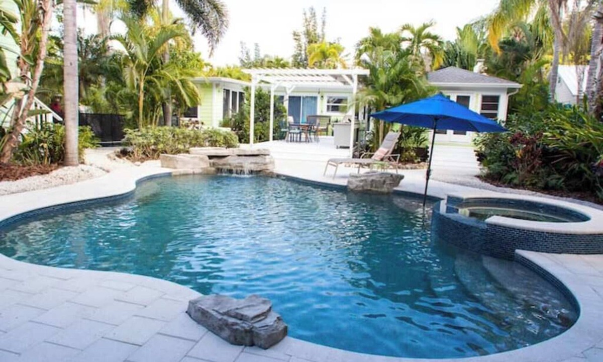 Downtown House | New ! 3-bedroom Pool Home Oasis! Great Location