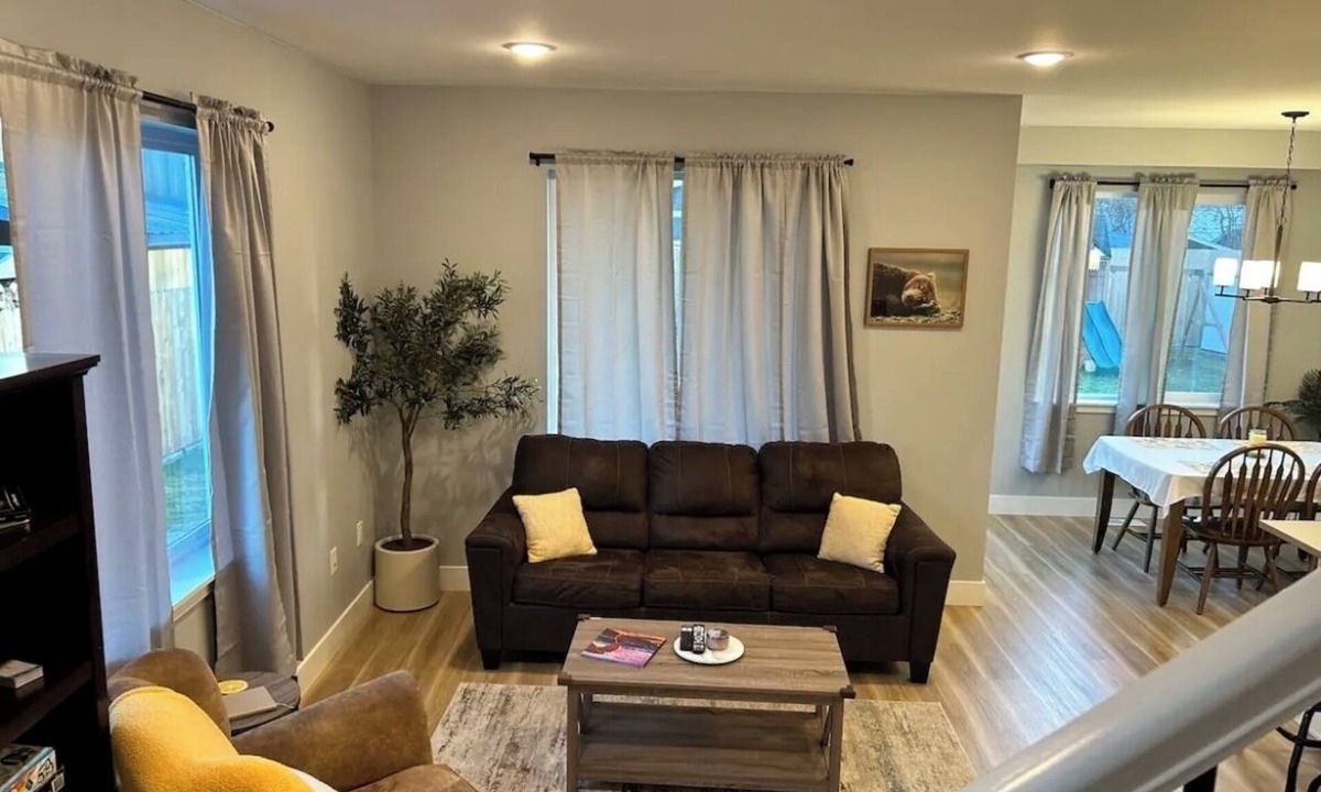 Eagle River House | New 3-bedroom townhome in Eagle River