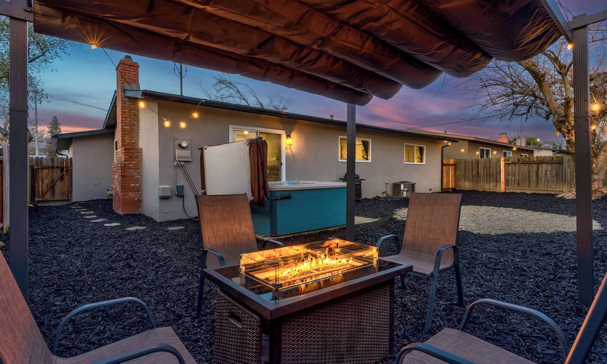 Roseville House | NEW - 3 Br Backyard Oasis and Spa