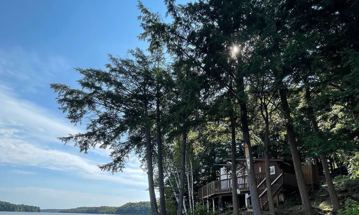 Windermere Cottage | **NEW** 4 Bed 1 Bath - Lake Front Cottage in Muskoka