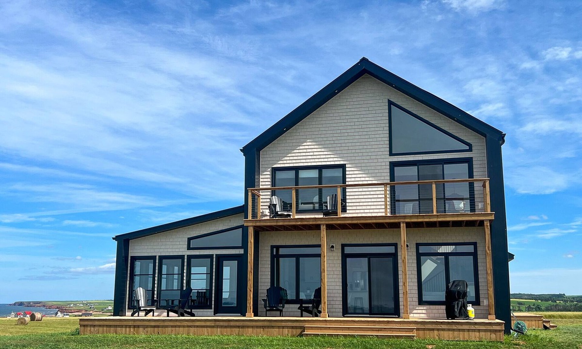 Sea View House | NEW 4 Bedroom, Oceanview, Sunroom, Close to beaches