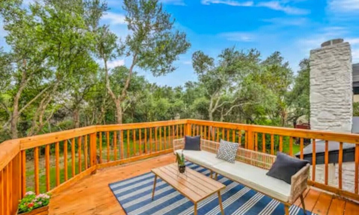 Northwest Balcones House | New 4BD/3BA Retreat I Deer View I Greenbelt I Patio I Greenbelt