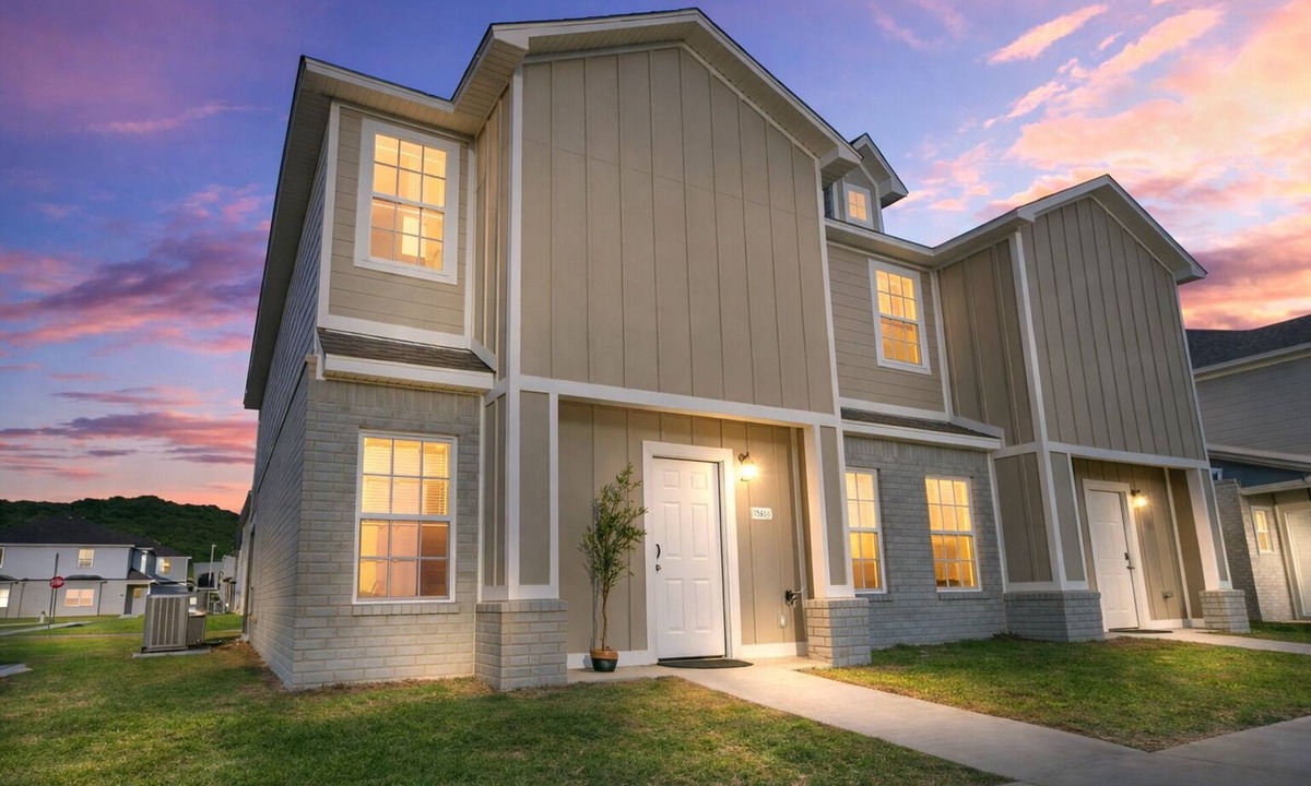 Fayetteville House | New 4BR/4.5BA Luxury Home Ensuite Baths EV Charger Near U of A