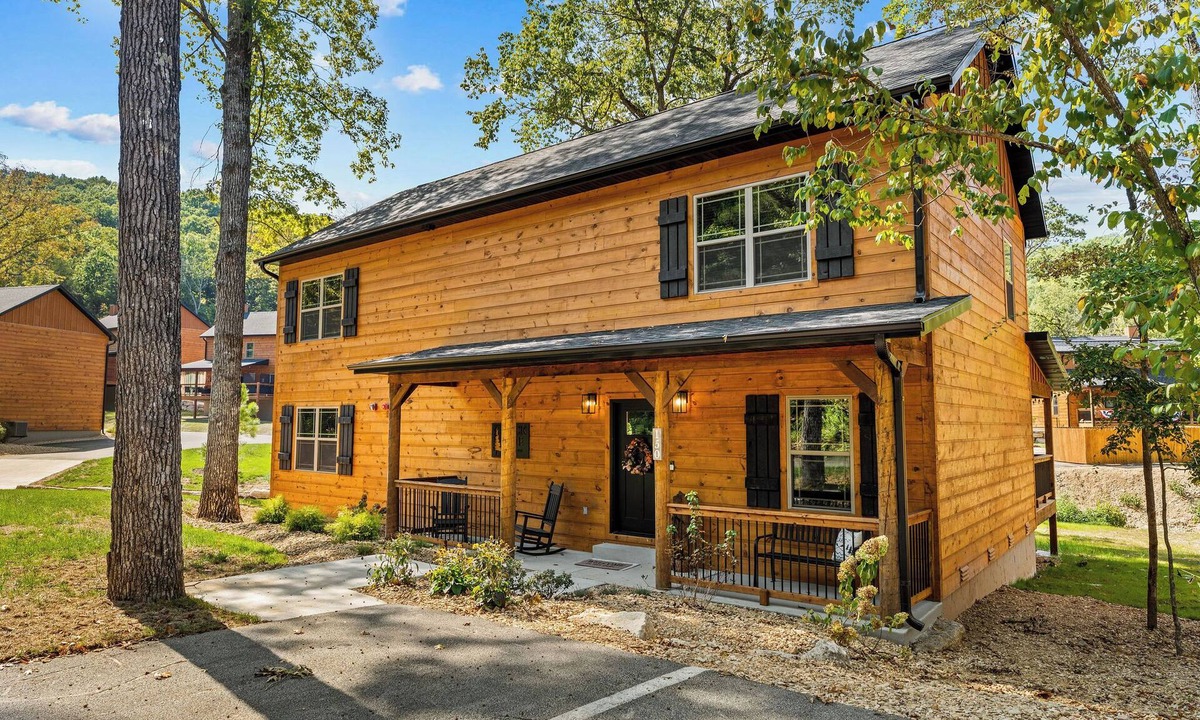 Branson Cabin | New 5 bdrm. Discounts for teachers, 1st responders, pastors, & military.