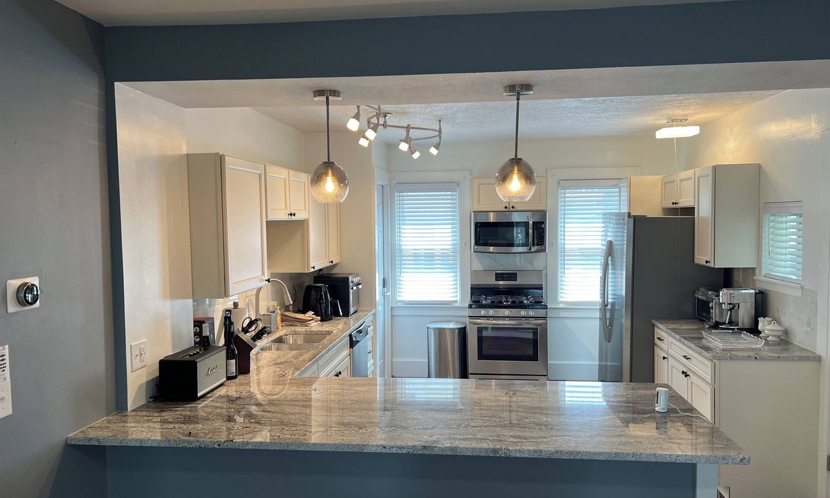 Eastside House | New 5 Bed 2 Bath near Syracuse University and Downtown with Plenty of Parking