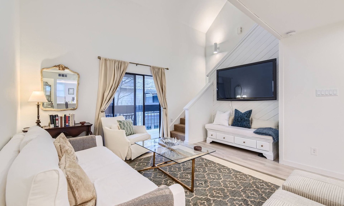 Westfield House | New! 5 mins to Dt | 30 day Rental | Tarrytown!
