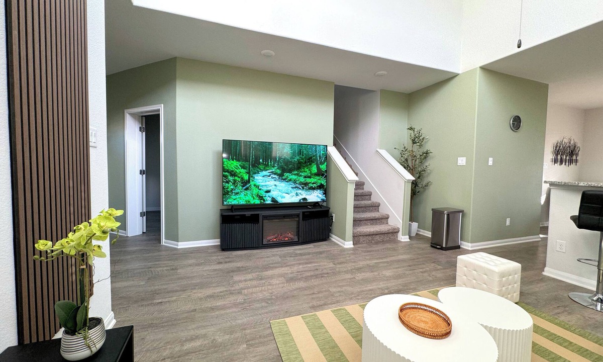 Conroe House | New 5br house with 4 king beds · Hot tub · Pets OK · Work space · 75" 4K TV