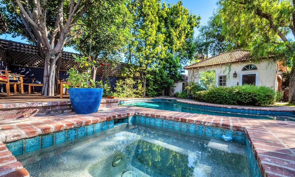 Mid City House | New! 7 mi SoFi Stadium Private Pool Guesthouse LaFayette Sq