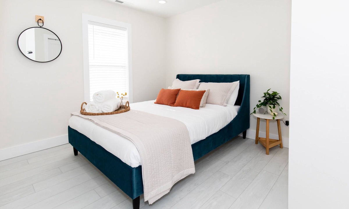 Sandusky Condo | New! Adjoining Suites - Sleeps 12!
