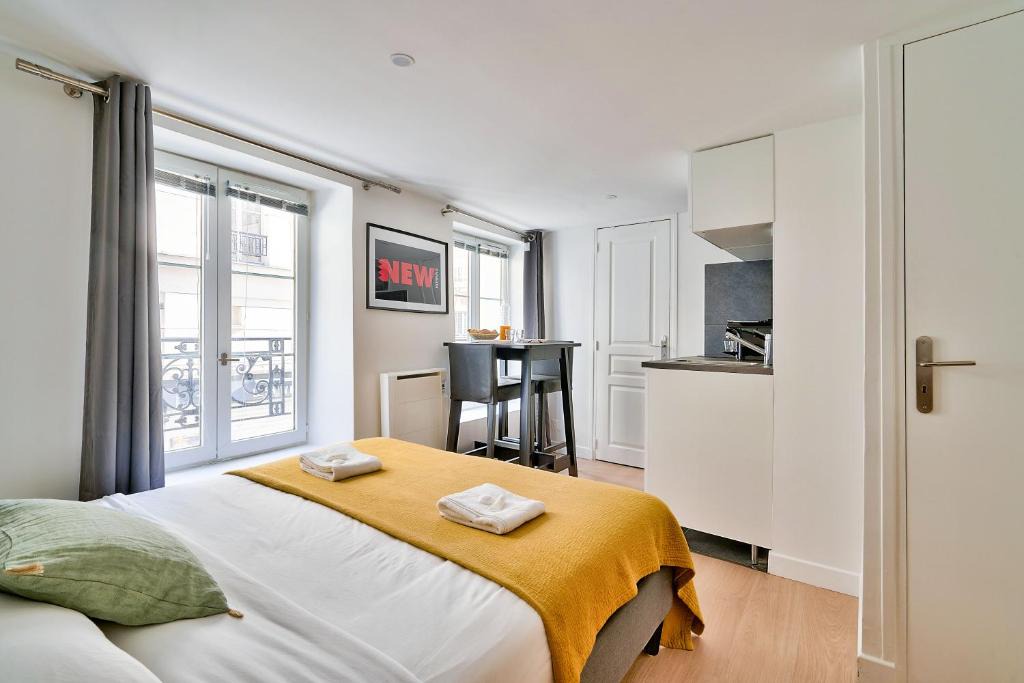 Quartier de la Porte-Saint-Denis Apartment | New and Bright Studio in the Heart of Paris (1G)