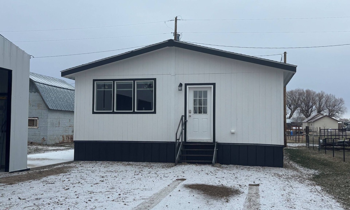 Carbon County House | New and comfortable home with open floor plan and electric fireplace.