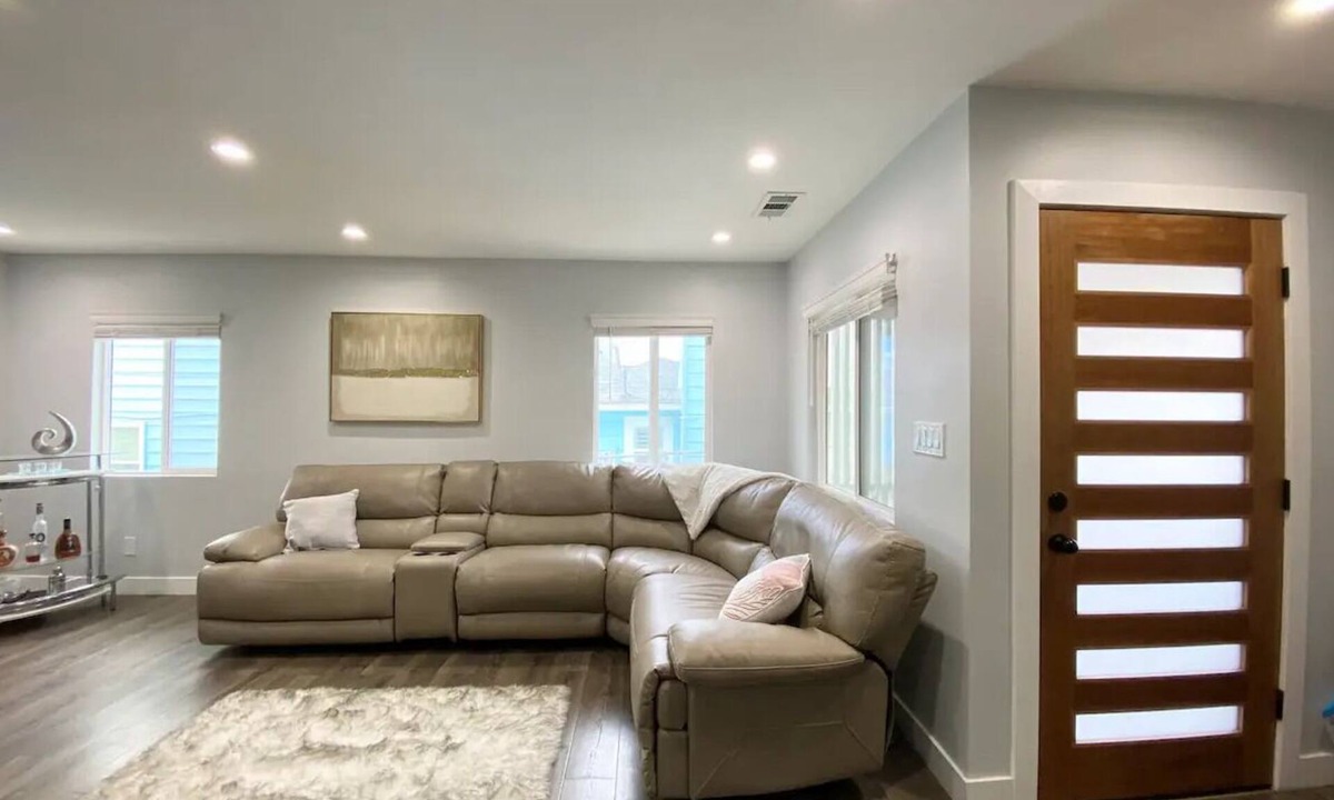 Fairview House | New and modern 3B/2B home!