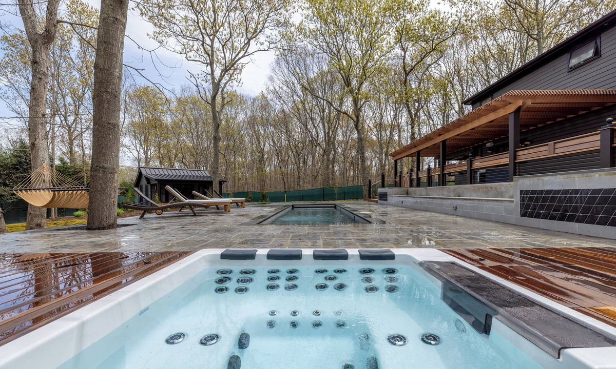 Bridgehampton House | New and Modern Bridgehampton Accommodations