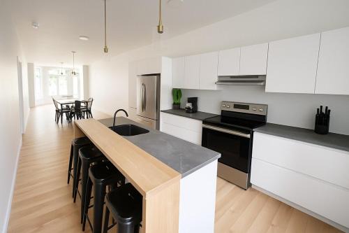 Grande-Riviere Apartment | New and renovated - Grande-Allée - 3 bedrooms - 5 beds