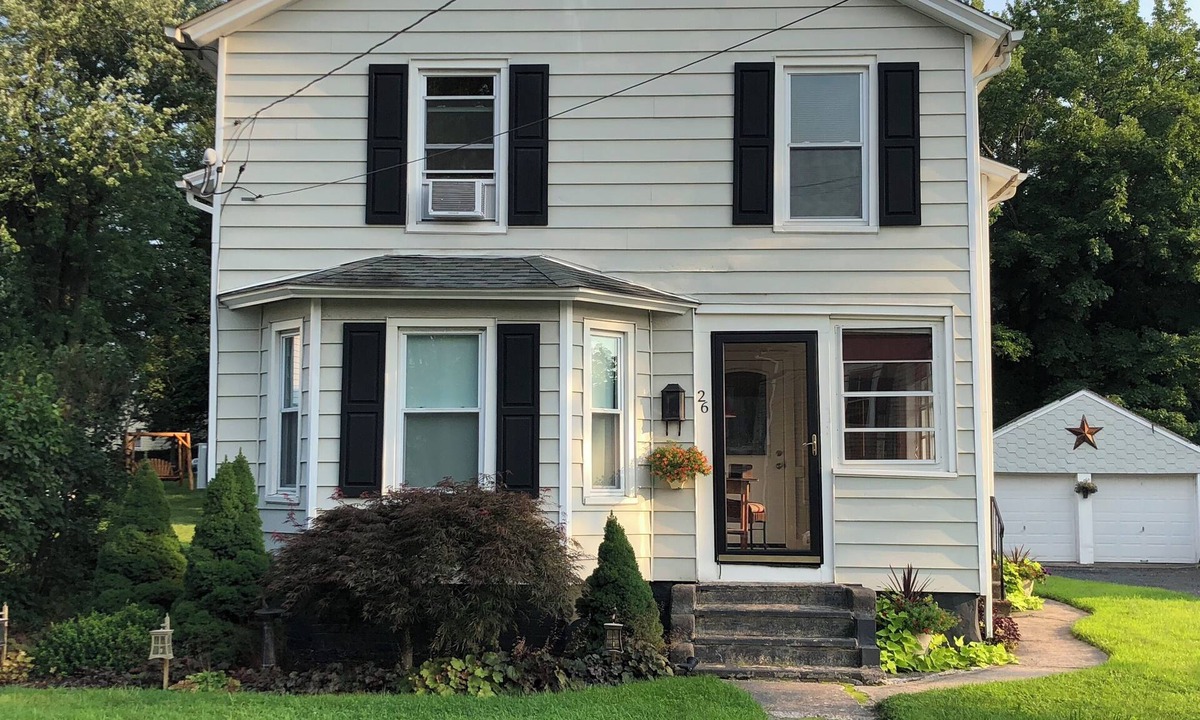 Southington House | NEW-Another Fun Downtown Location 1st floor