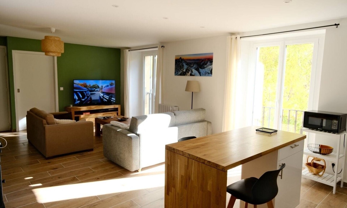 Err Apartment | New apartment, 5 beds – 8 km from the resorts