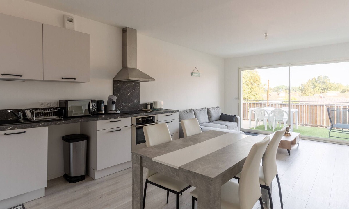 Mimizan Apartment | New apartment for 4 in central Mimizan with parking