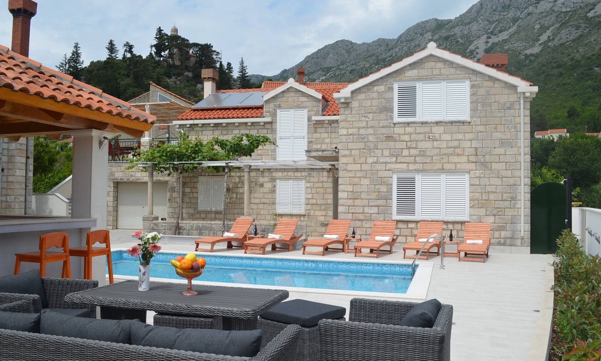 Komolac Apartment | NEW apartment for 6 with pool and barbecue