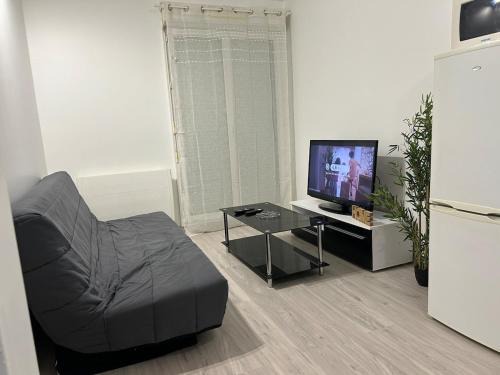 Saint-Ouen Apartment | New apartment HD video projector Home theater