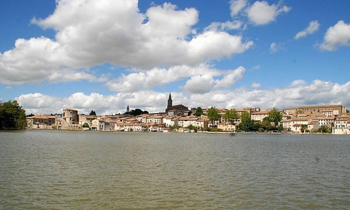 Castelnaudary Apartment | NEW APARTMENT NEAR CANAL DU MIDI AND TOWN CENTER, TOTALLY SELF-CONTAINED
