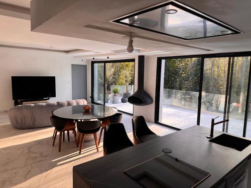 Champs-sur-Marne Villa | New Architect-Designed Villa